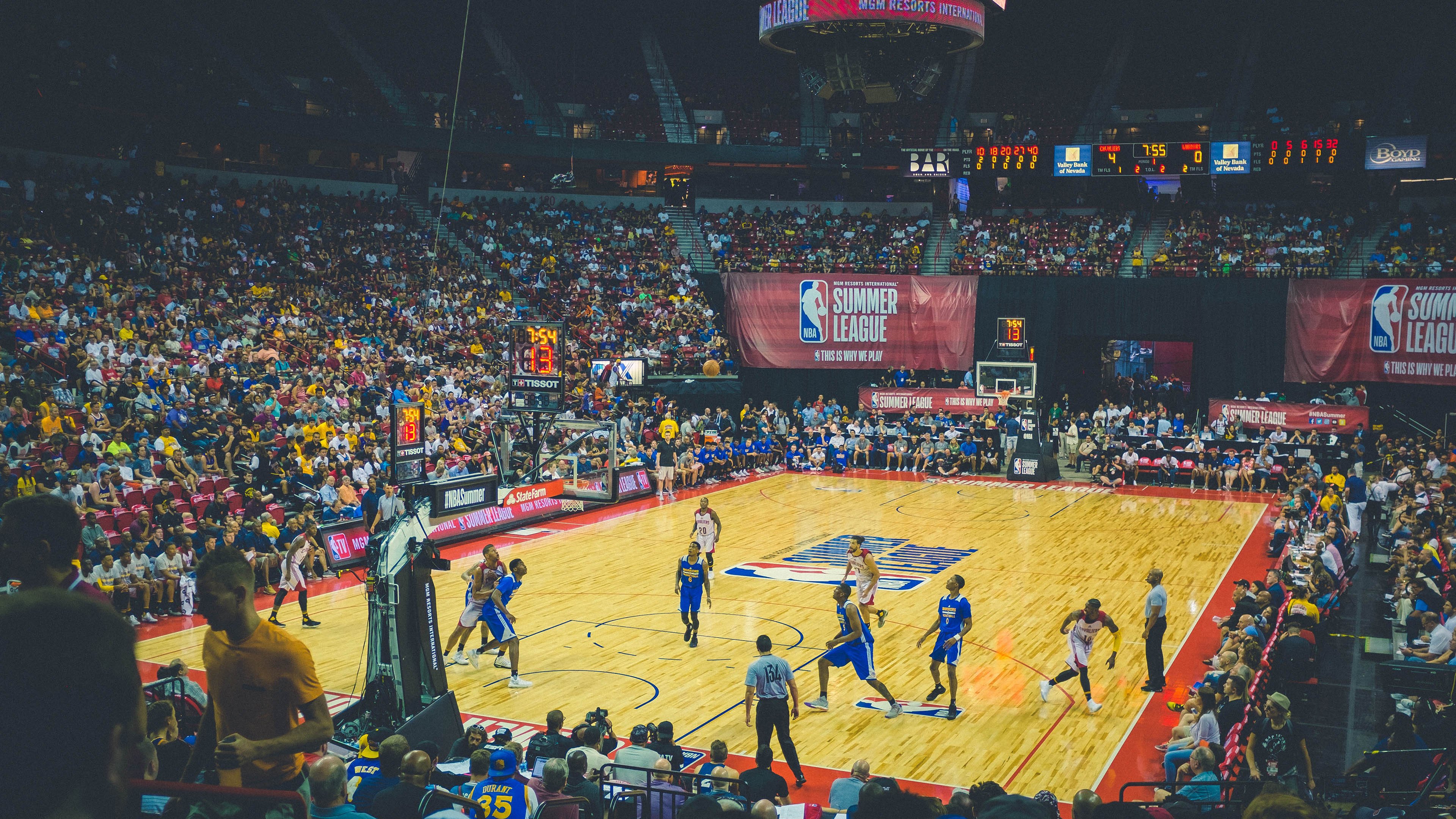 国王前锋入选月度最佳球员候选名单，国王队史最佳阵容